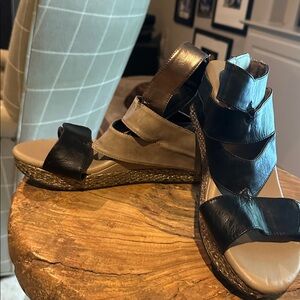 Elegant Black and Brown Strappy Sandals